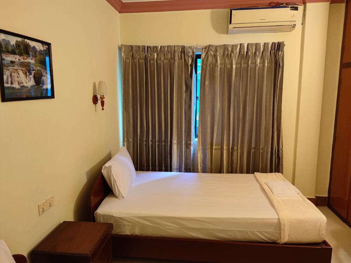 Galaxy Rs Hotel Phnom-Penh Buitenkant foto