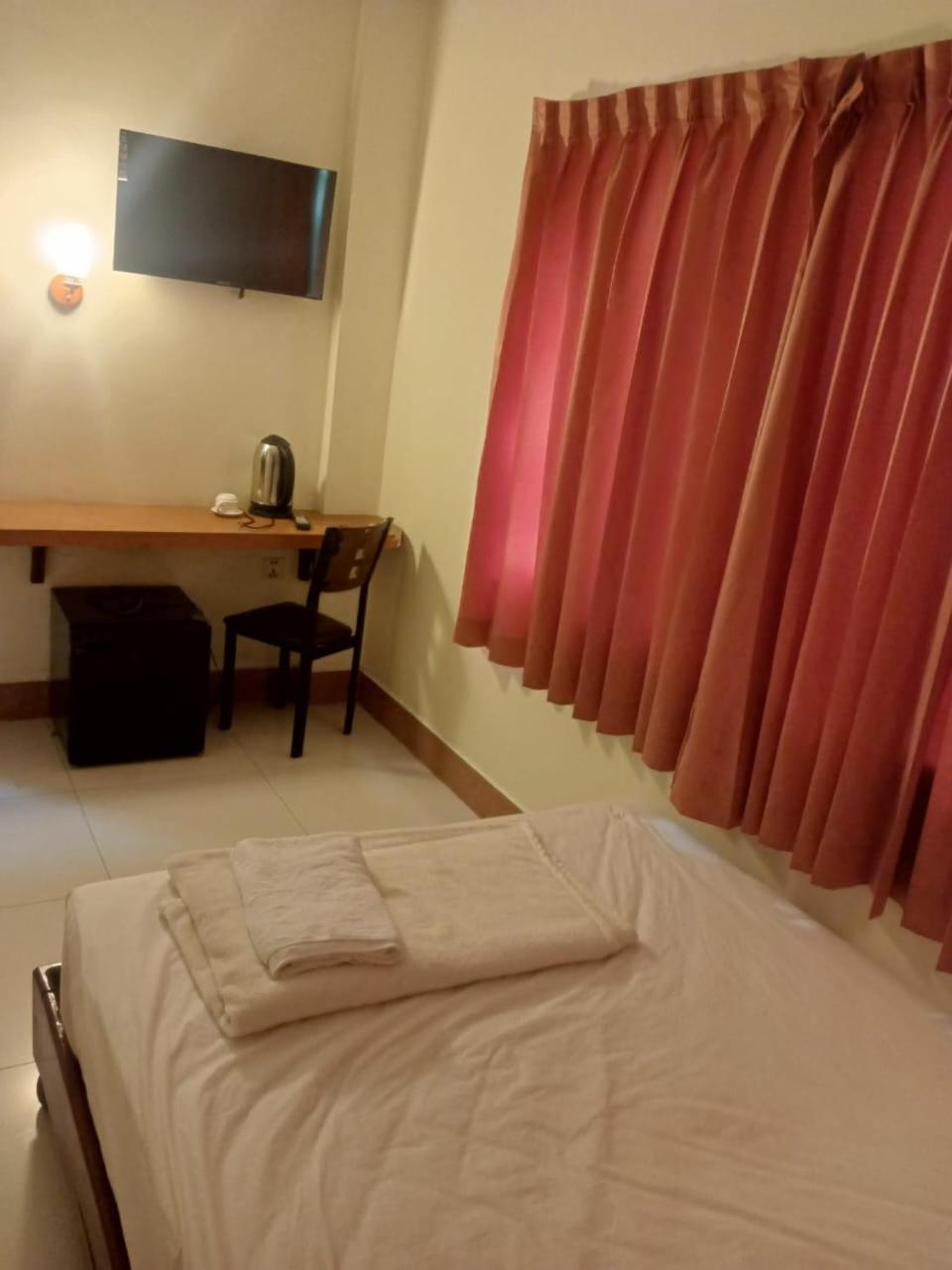 Galaxy Rs Hotel Phnom-Penh Buitenkant foto