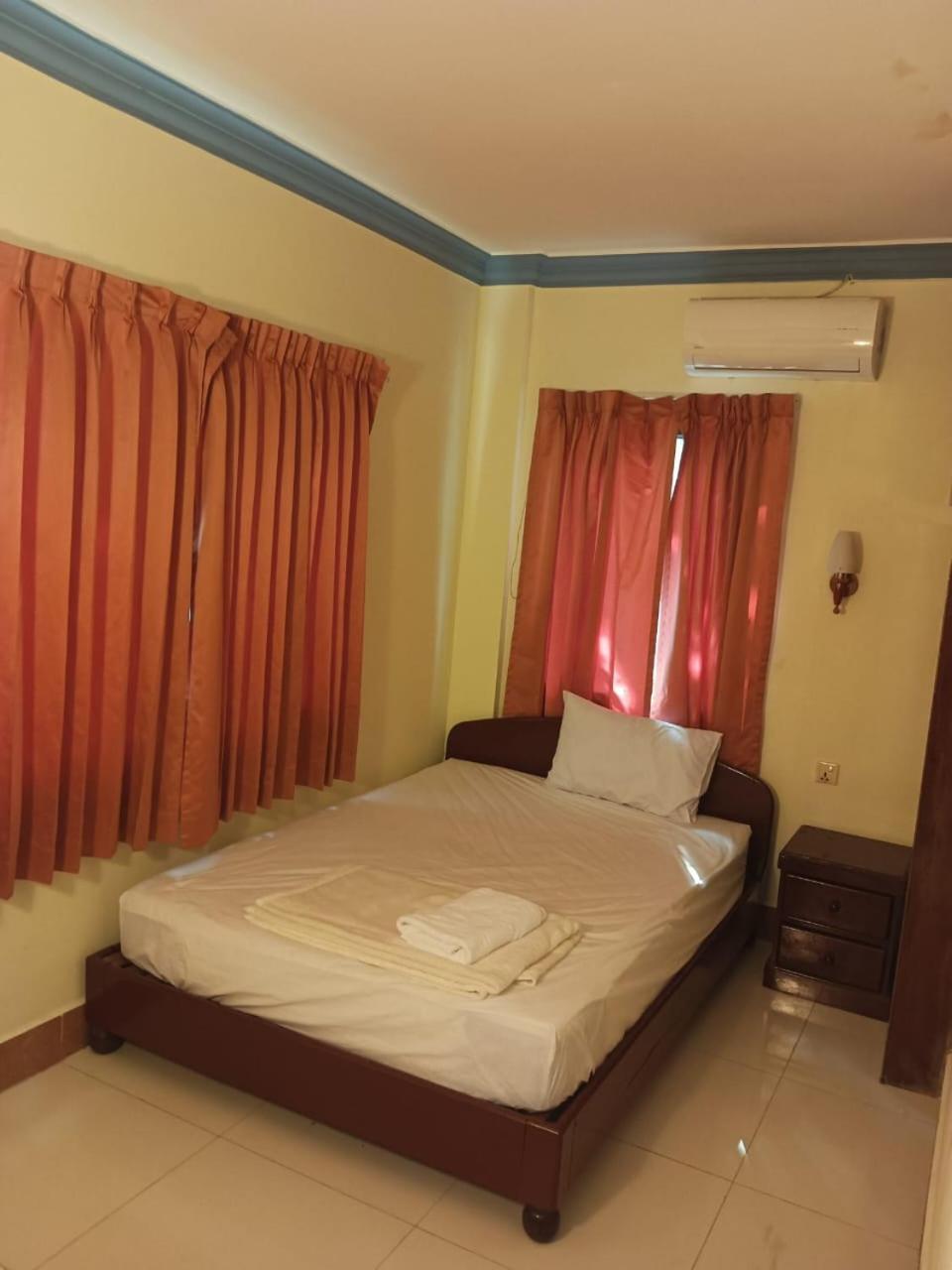 Galaxy Rs Hotel Phnom-Penh Buitenkant foto