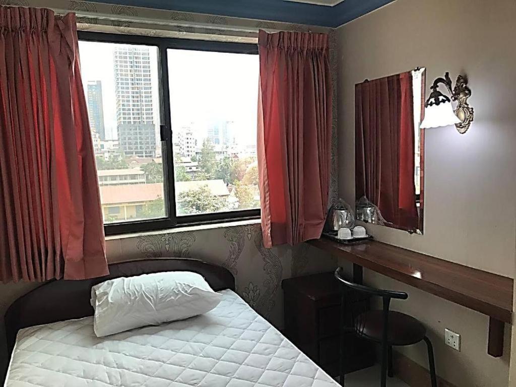 Galaxy Rs Hotel Phnom-Penh Buitenkant foto